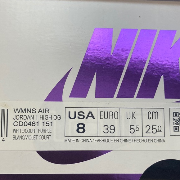 Jordan 1 high metallic purple they have used so some paint is coming off - Picture 7 of 9